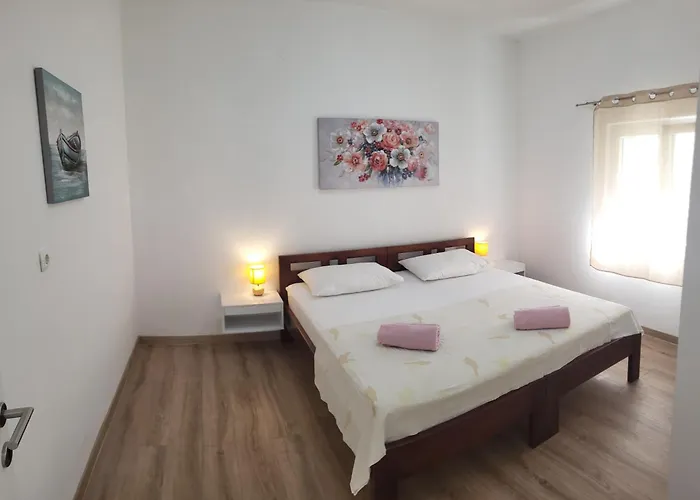 Elle With Free Private Parking * Split