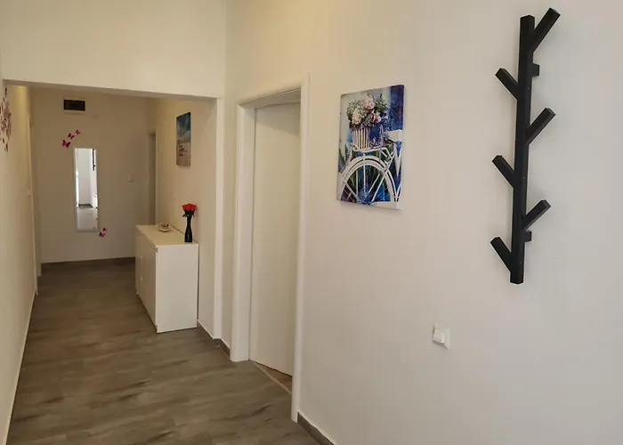 Elle With Free Private Parking Lejlighed