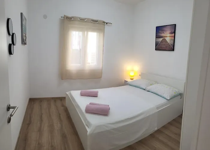 Elle With Free Private Parking Lejlighed Split