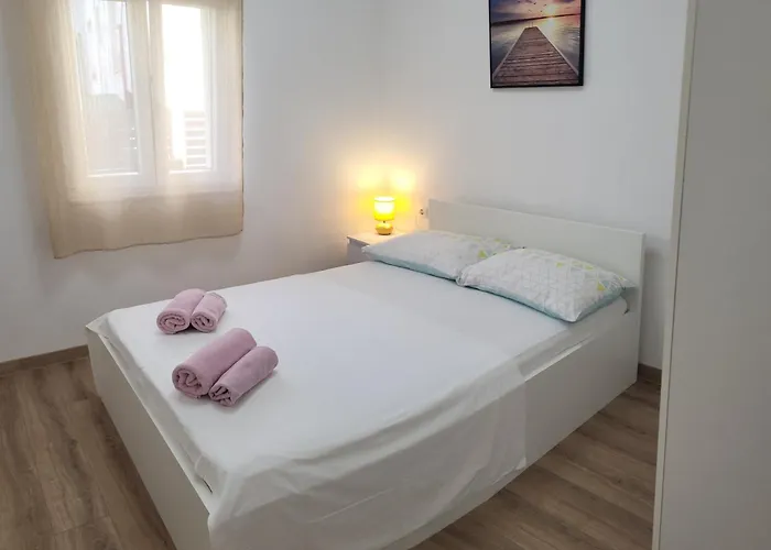 Elle With Free Private Parking Lejlighed Split