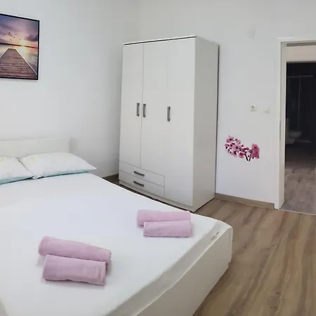 Elle With Free Private Parking Διαμέρισμα *