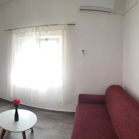 Apartment Elle With Free Private Parking